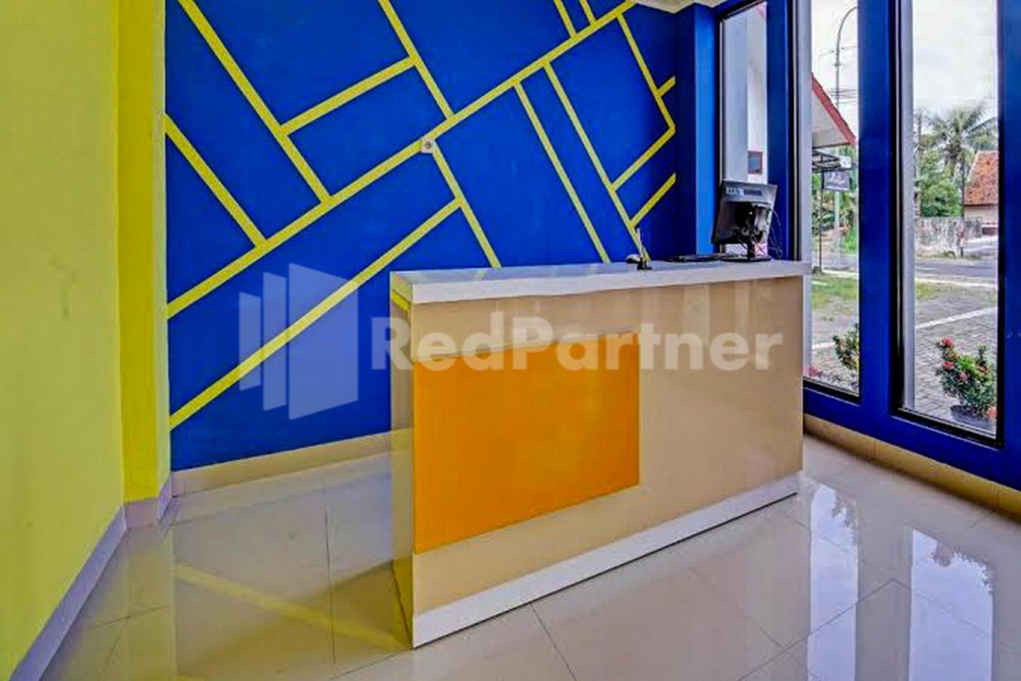 Hotel Andono Near Yia Mitra Reddoorz Temon Екстер'єр фото