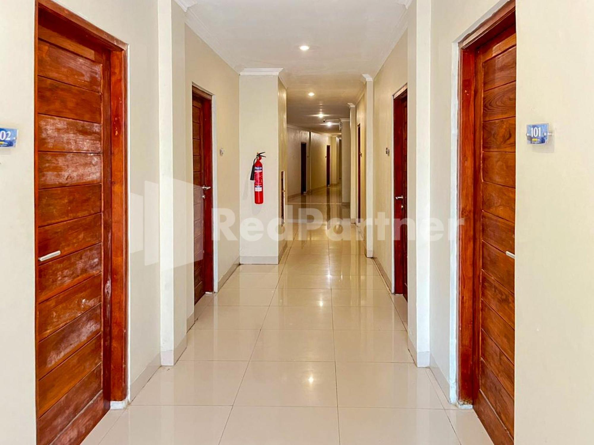 Hotel Andono Near Yia Mitra Reddoorz Temon Екстер'єр фото